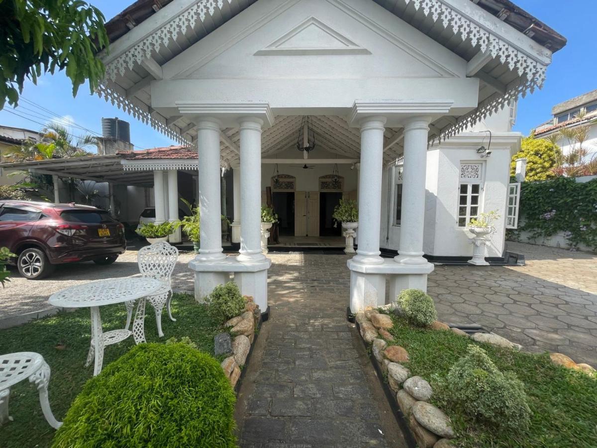 Beverly Villa Dehiwala-Mount Lavinia Buitenkant foto